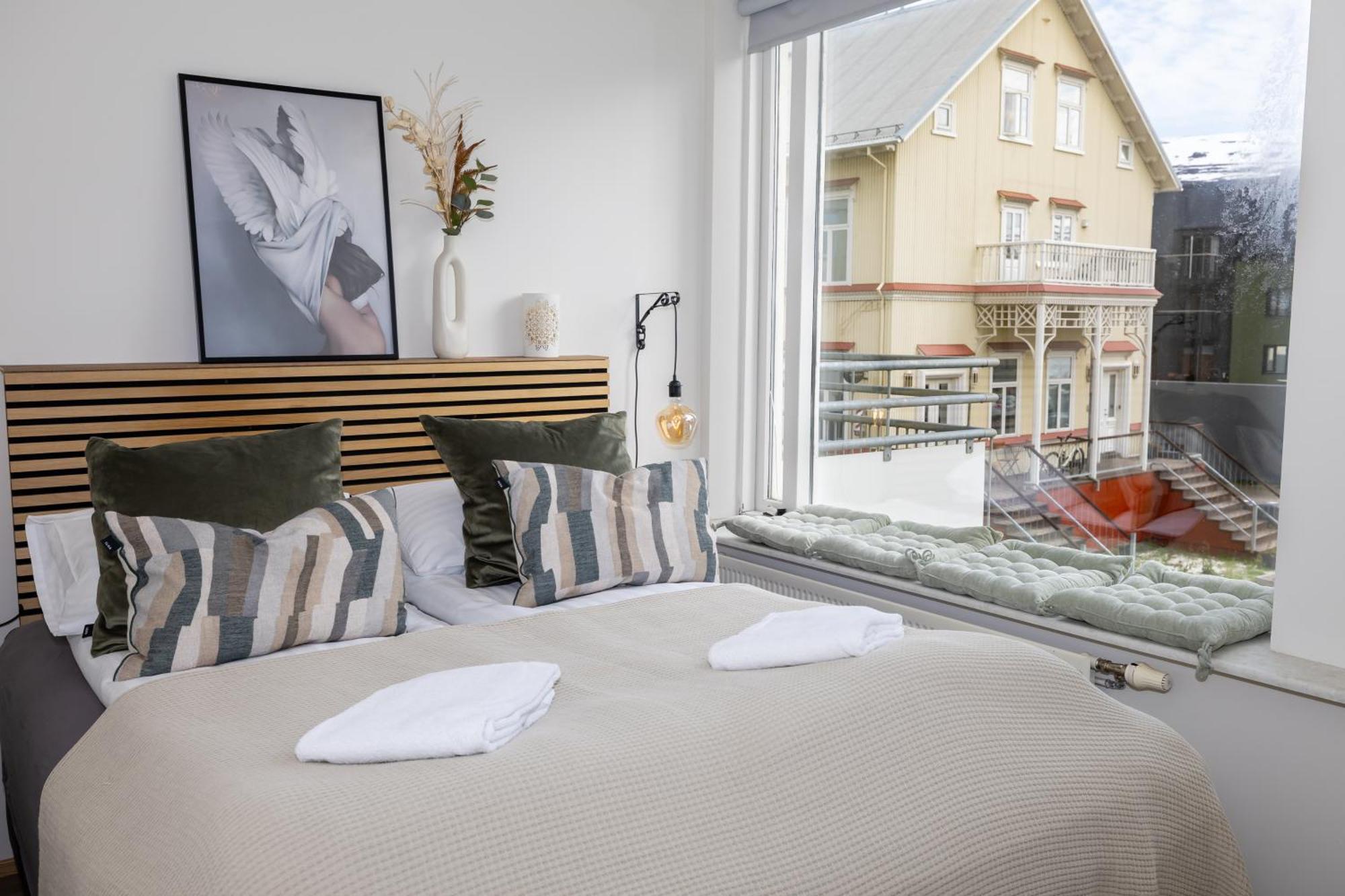Charming Deluxe Apartment Ακουρέιρι Δωμάτιο φωτογραφία