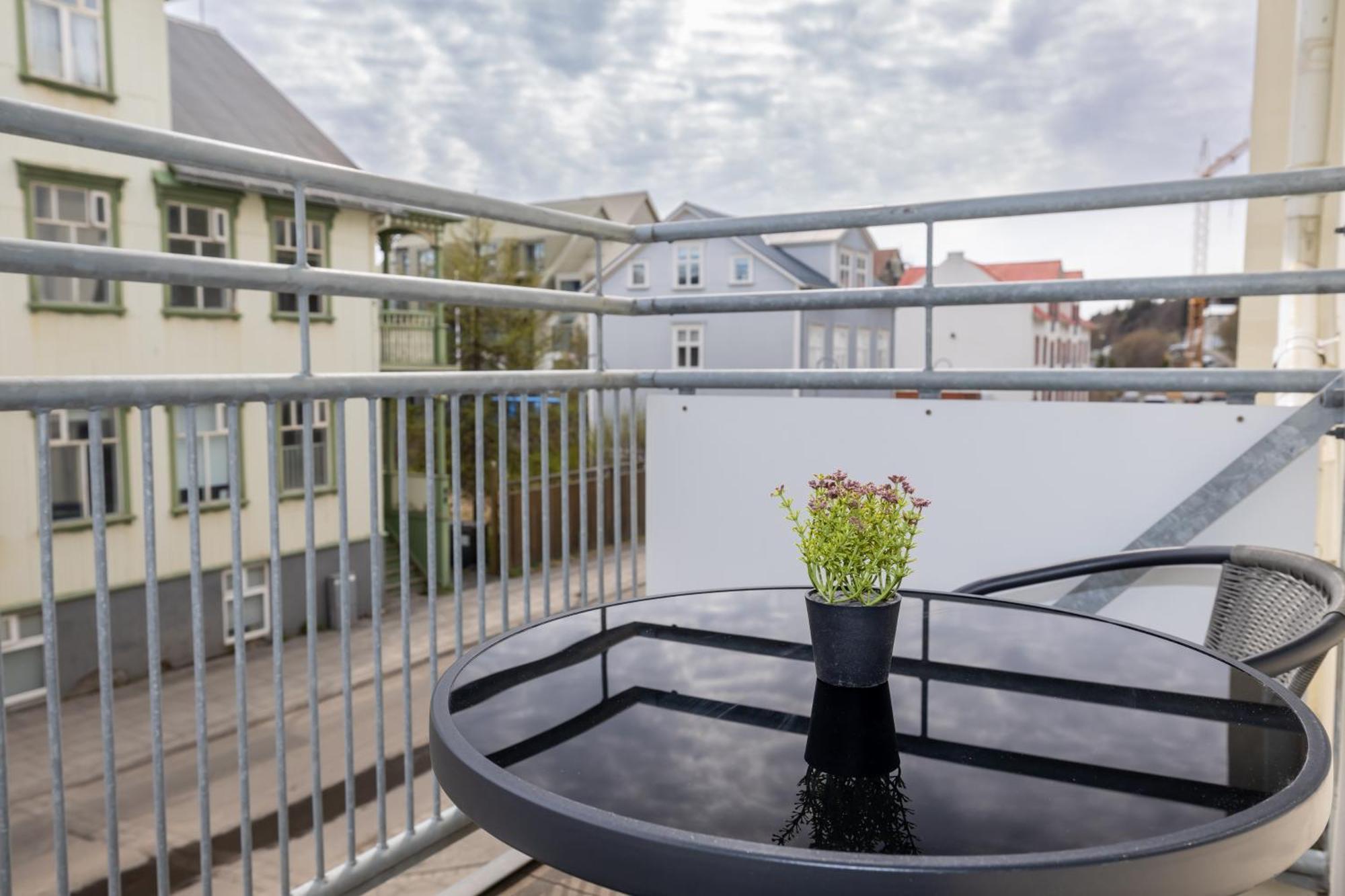Charming Deluxe Apartment Ακουρέιρι Δωμάτιο φωτογραφία